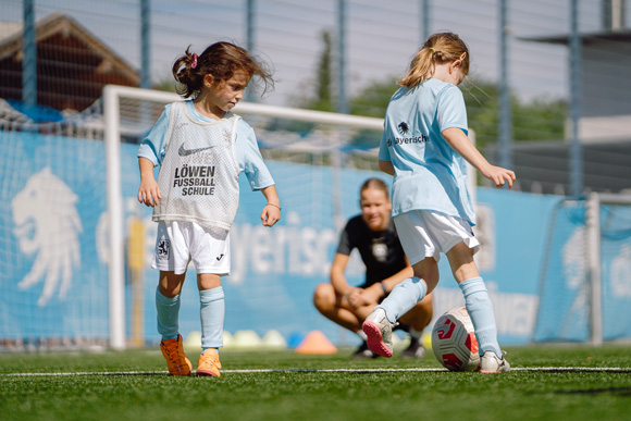 Mädchen-Fußballcamps der Löwen-Fußballschule