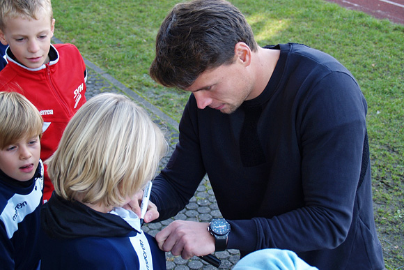 Neu-Löwe Sebastian Boenisch besuchte das Camp bei der JFG München Land Nord. Foto: TSV 1860